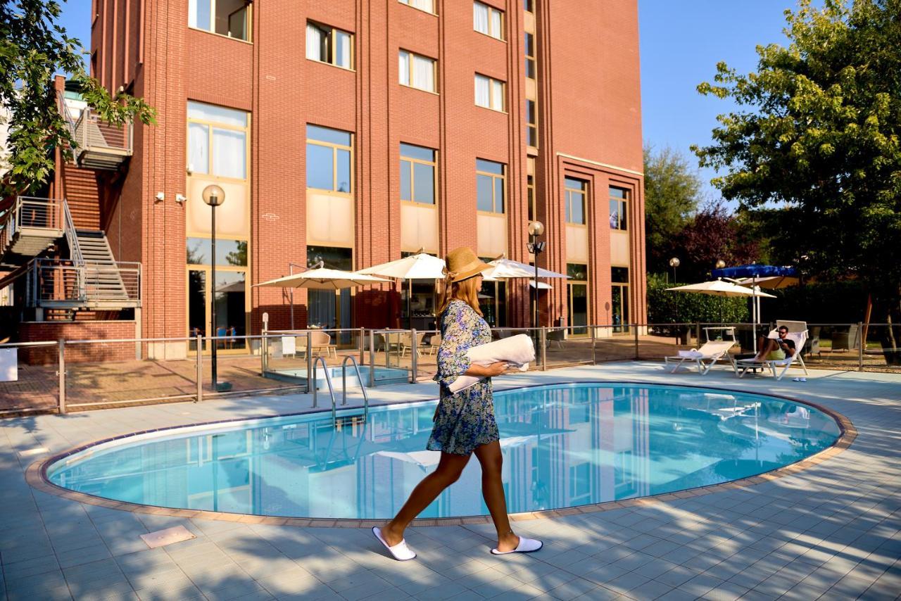 Novotel Torino Corso Giulio Cesare Екстер'єр фото